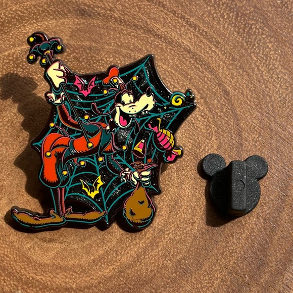 Disney Parks Pin Goofy Happy Halloween 2023 as Jester with Bats Candy Spider Web - Picture 3 of 4